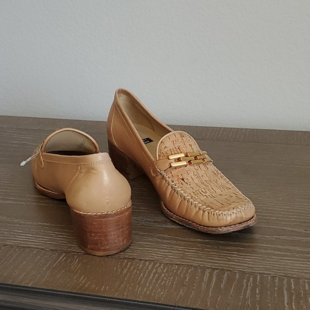 Stuart Weitzman - Picture 4 of 8